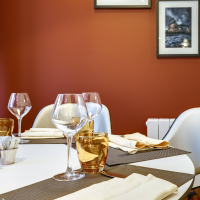 UN RESTAURANT PARISIEN MIS EN LUMIERE PAR LAURENT MARIVAT