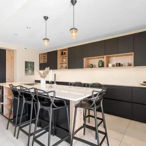 Vignette cuisine noir et bois projet Aix en Provence