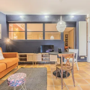 Vignette Renovation complète d un logement pour un airbnb dans un style atelier d'artiste. Du concept complet en passant par le projet , 