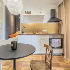 Vignette Renovation complète d un logement pour un airbnb dans un style atelier d'artiste. Du concept complet en passant par le projet , 