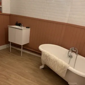 Vignette Renovation complète d un logement pour un airbnb dans un style atelier d'artiste. Du concept complet en passant par le projet , 