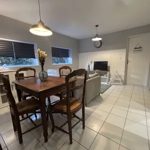 Vignette Renovation complète d un logement pour un airbnb dans un style cottage Anglais. Du concept complet en passant par le projet , le