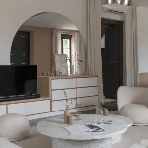 Vignette Vue complémentaire de la pièce de vie principale d’un château privé. Travail sur les volumes, les perspectives et l’équilibre en