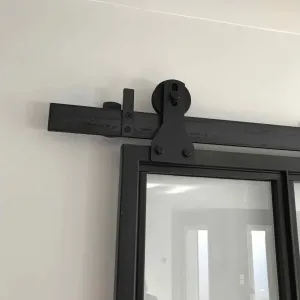 Vignette Détail rail porte coulissante atelier sur mesure