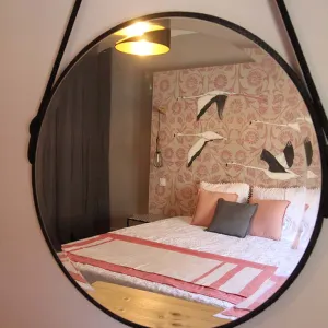 Vignette La chambre et son papier peint sur mesure