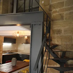 Vignette Création sur mesure escalier et verrière en métal