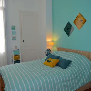 Vignette Transformation de cette chambre en changeant les couleurs, meubles et accessoires