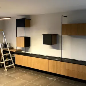 Vignette Montage, entre ferronnerie et ébénisterie