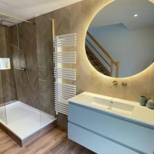 Vignette Salle de bain avec carrelage texturé