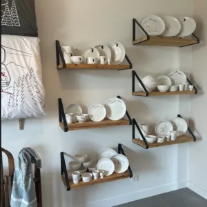 Vignette Création d'étagères sur mesure en vieux bois et métal