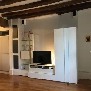 Vignette Remplacement d'une cheminée inutilisable par une composition de meuble moderne sur mesure