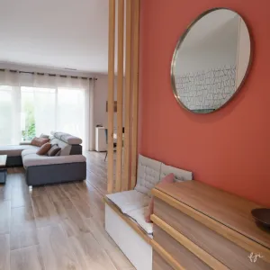 Vignette L'entrée avec son claustra, ses rangements