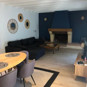 Vignette Salon modernisé en gradant sa cheminée