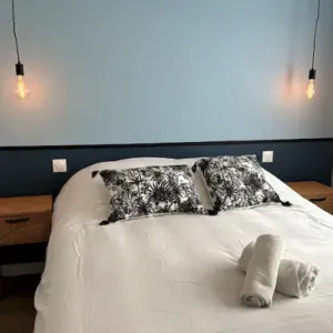 Vignette Chambre avec sous bassement bleu