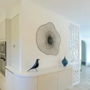 Vignette Agencement angle avec meuble galbé suspendu