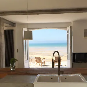 Vignette Création d'une cuisine avec vue sur la mer