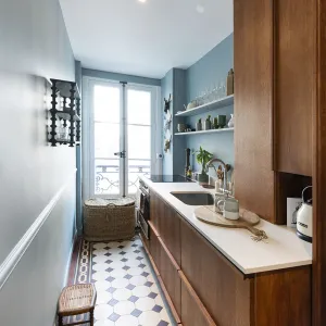 Vignette Cuisine sur mesure bois massif et bleu acidulé