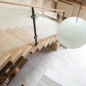 Vignette Un escalier sur mesure pensé comme une pièce architecturale à part entière