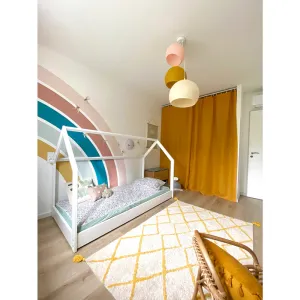 Vignette Une chambre arc en ciel de petite fille