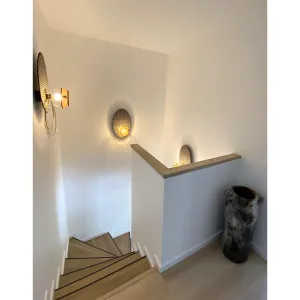 Vignette Un escalier aux éclairages ethniques